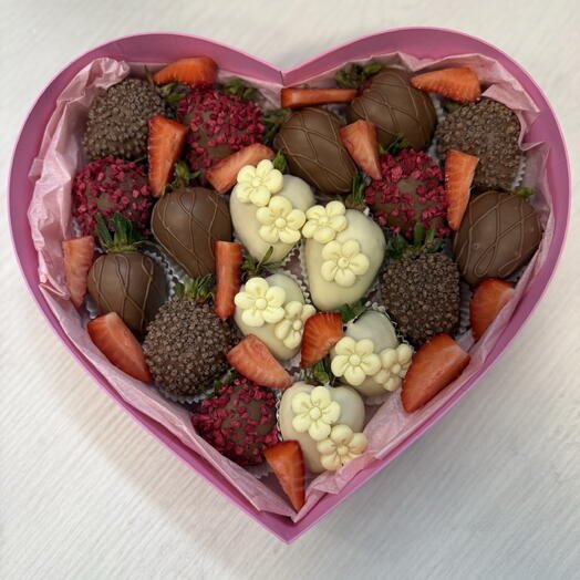 Клубника в шоколаде Сердце 16-20 ягод любимой девушке