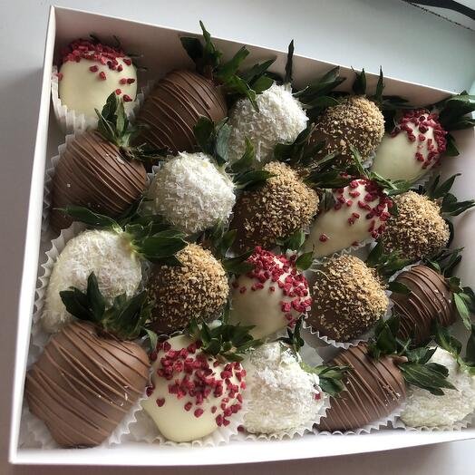 Клубника в шоколаде набор ассорти любимым