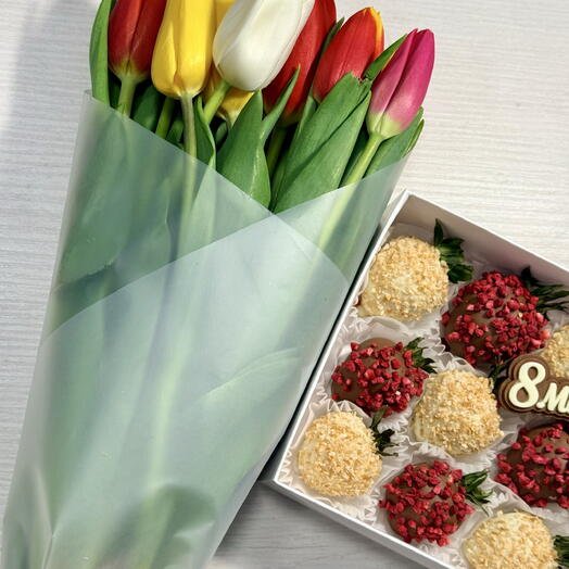 2в1 клубника в шоколаде 12 ягод  и букет тюльпанов 15 шт 8 марта!