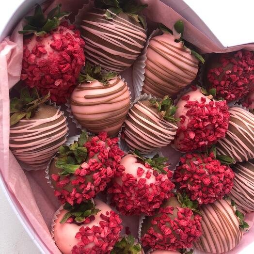 Клубника в шоколаде  «Нежное прикосновение» 16-20 ягод