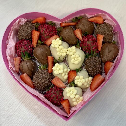 Клубника в шоколаде Сердце 16-20 ягод любимой девушке