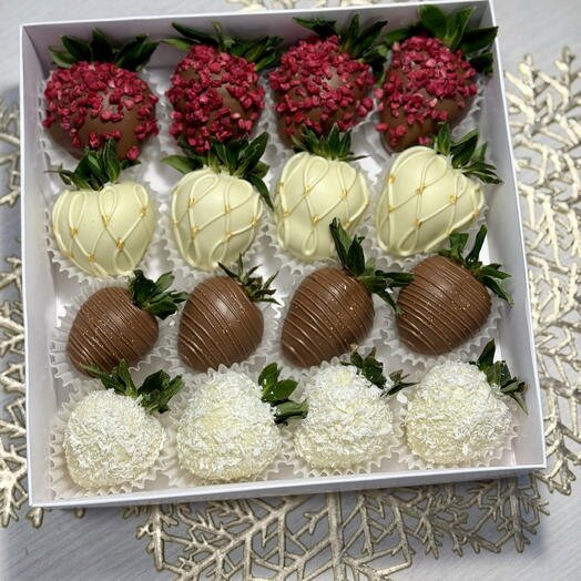 Клубника в шоколаде 16 ягод десерт на любой повод