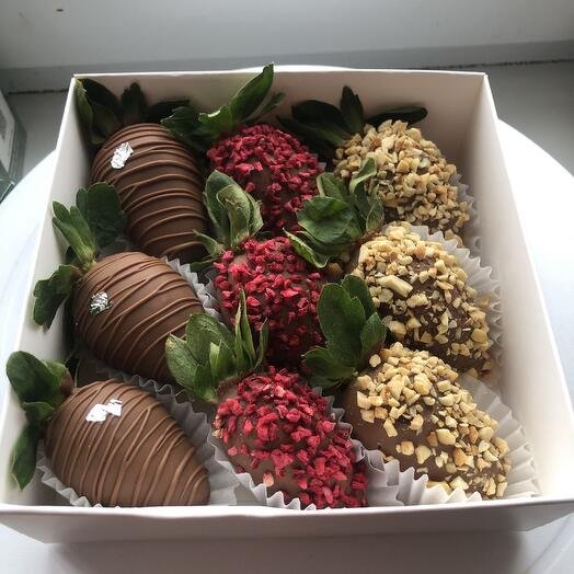 Клубника в Шоколаде 9 шт. Бельгийский шоколад Callebaut. Подарочный набор