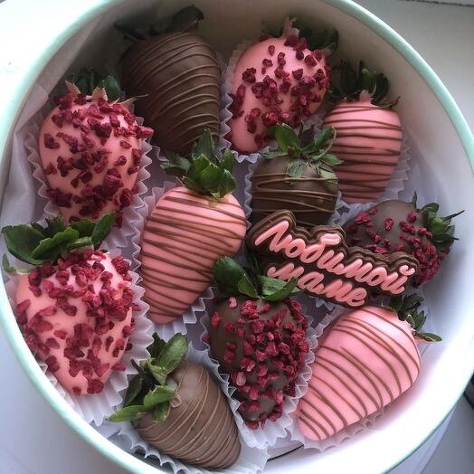 Клубника в шоколаде, подарок для мамы