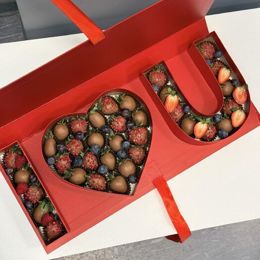 Клубника в молочном шоколаде I Love You