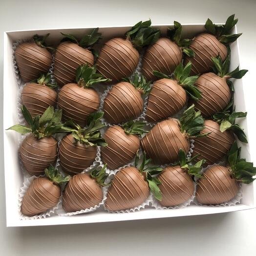 Клубника в молочном шоколаде Каллебаут 20 ягод на любой повод