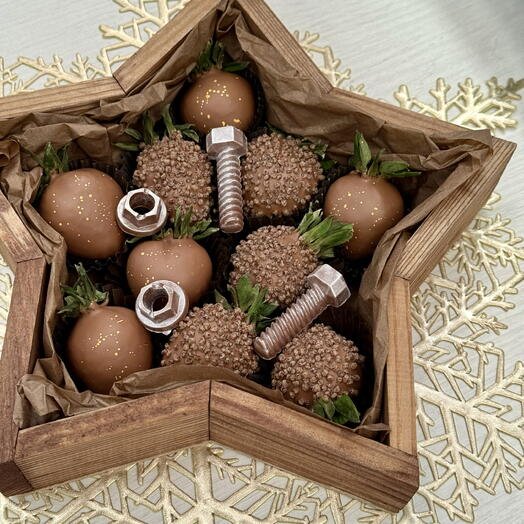 Клубника в шоколаде подарок папе, дедушке, брату, любимому