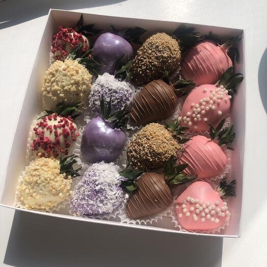 Клубника в шоколаде набор 16 ягод