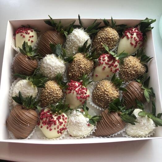 Клубника в шоколаде набор ассорти любимым