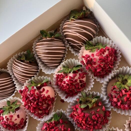 Клубника в шоколаде Ассорти 20 ягод